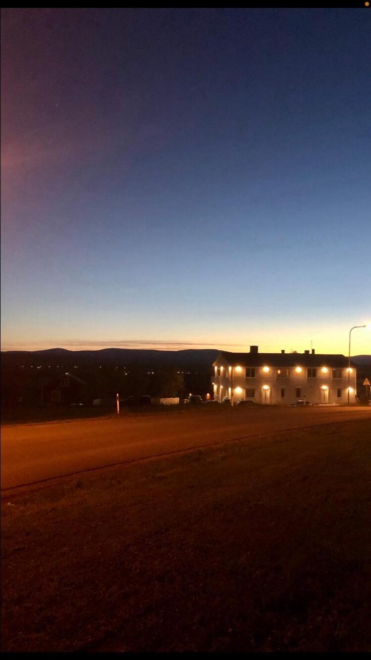Jaettefin Laegenhet Mellan Staden Och Fjaellet Oviken Buitenkant foto